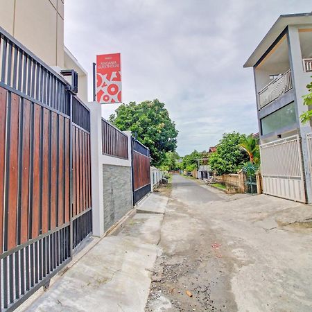 OYO 90820 Madania Guesthouse Syariah Mataram Bagian luar foto
