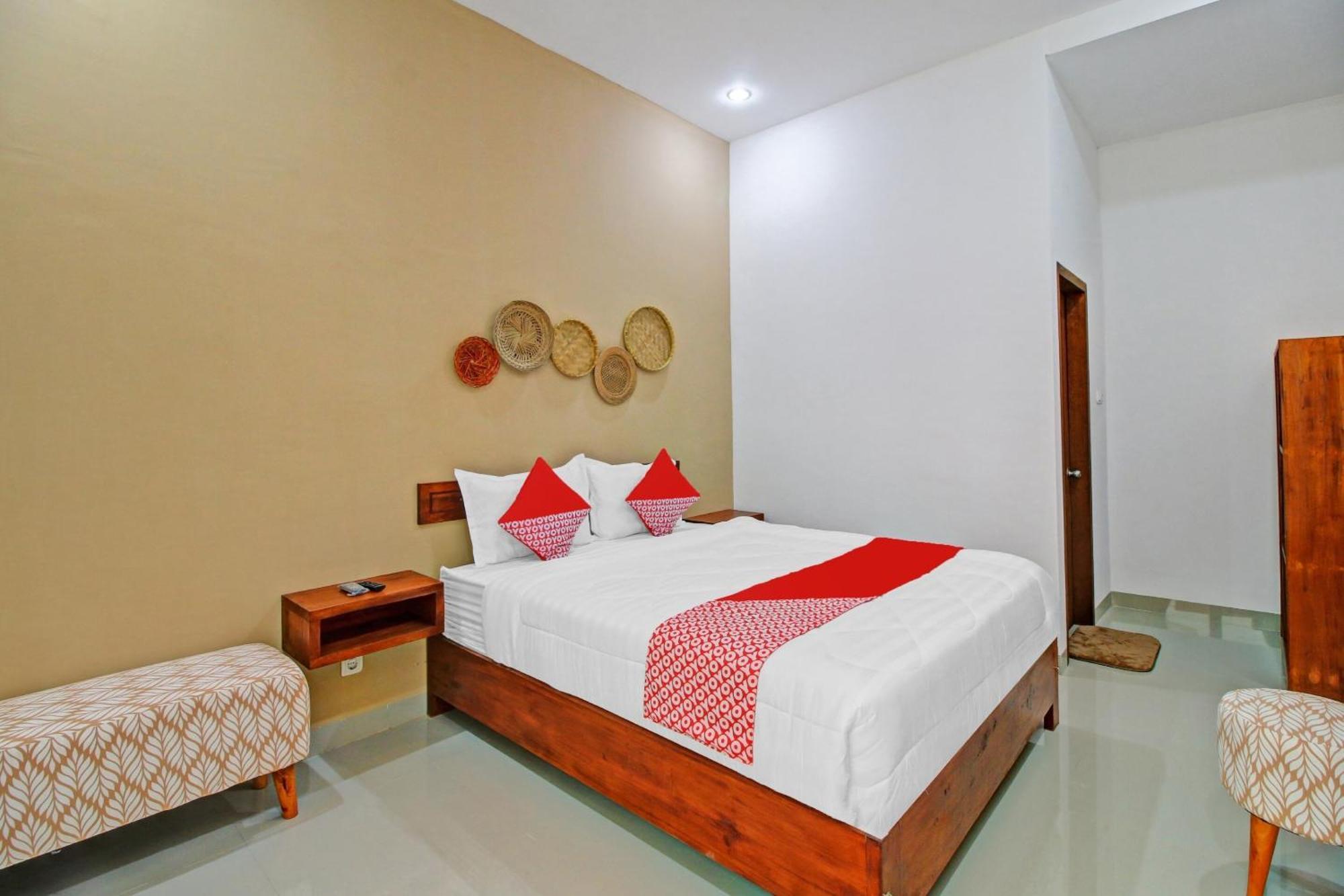 OYO 90820 Madania Guesthouse Syariah Mataram Bagian luar foto