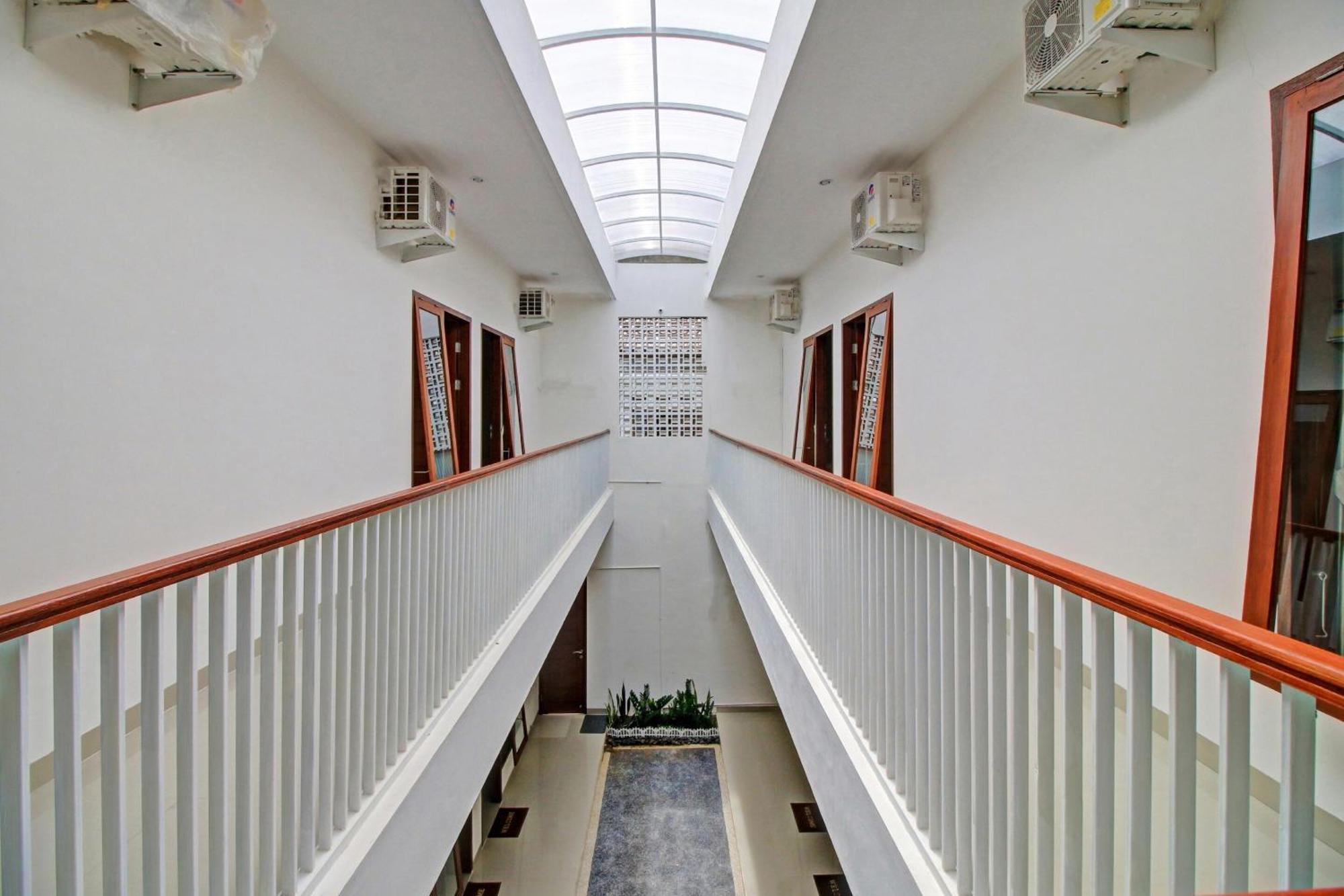 OYO 90820 Madania Guesthouse Syariah Mataram Bagian luar foto