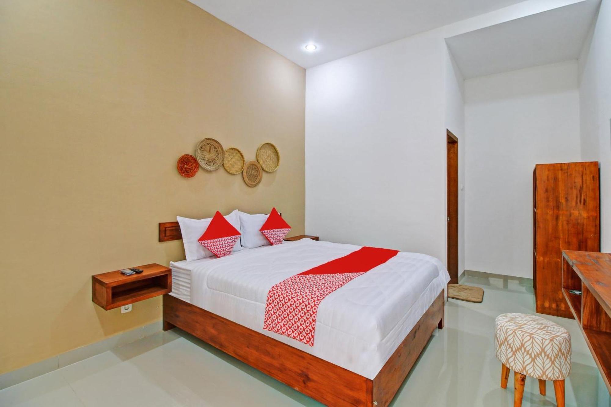 OYO 90820 Madania Guesthouse Syariah Mataram Bagian luar foto