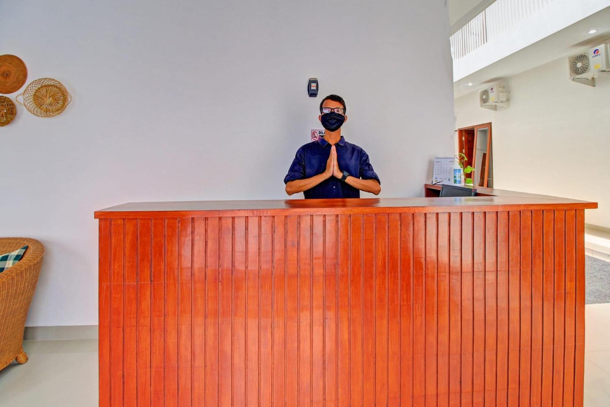 OYO 90820 Madania Guesthouse Syariah Mataram Bagian luar foto