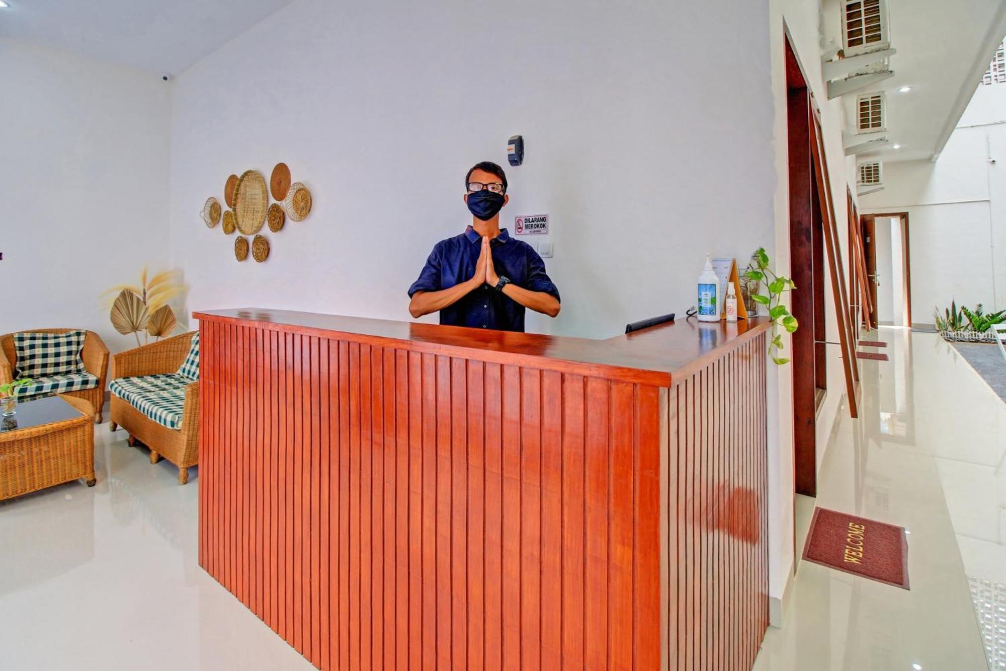 OYO 90820 Madania Guesthouse Syariah Mataram Bagian luar foto